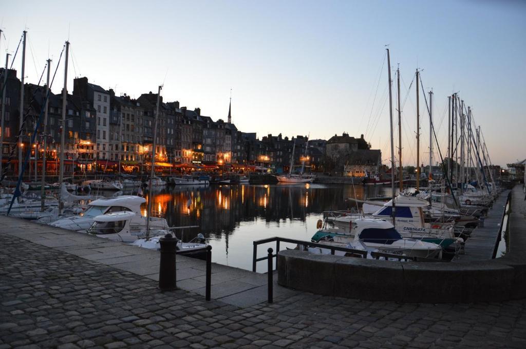 Les Gites De La Pomme D'Or Beuzeville Esterno foto